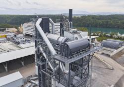 Fig. 2: Benninghoven plant with a hot gas generator for the production of asphalt from up to 100% milled material. (Source: Wirtgen Group)