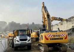 Three new TA 230 articulated dump trucks were used to ensure fast and safe removal of the bridge debris from the site